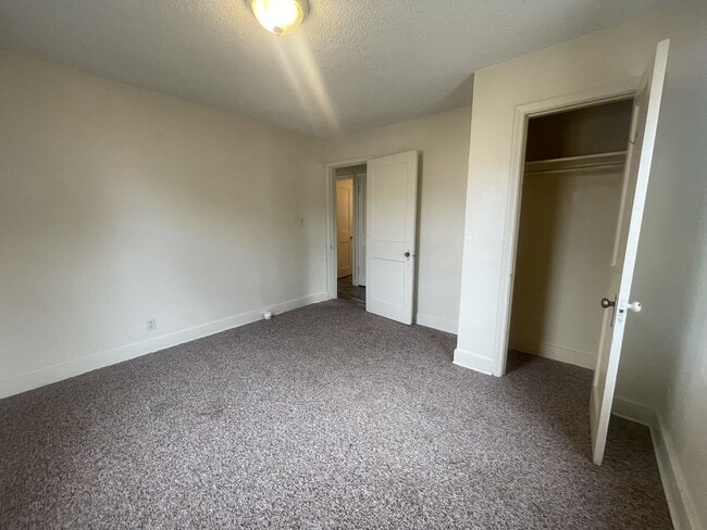 Building Photo - Two Bedroom, One and half bathroom house! ...