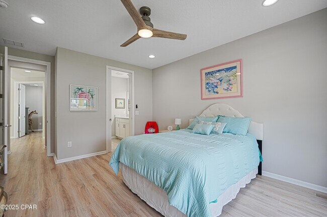 Building Photo - 9431 Paradise Dr