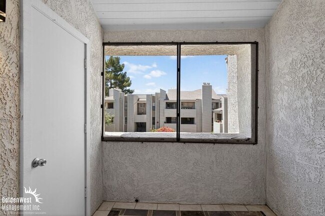 Building Photo - Bright and Modern 1Bdm 1Ba Condo Near Downtown Scottsdale!