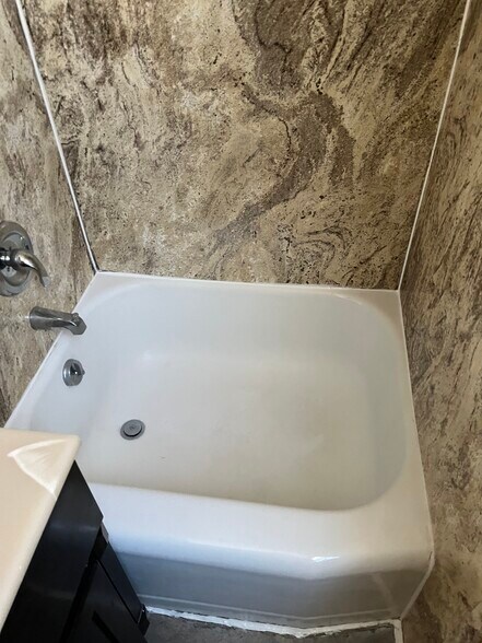 Building Photo - 44 N Bond St