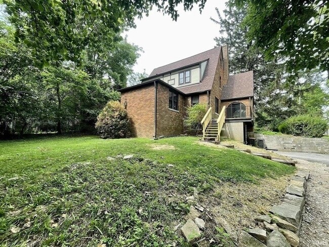 Building Photo - 611 S Eagleson Ave