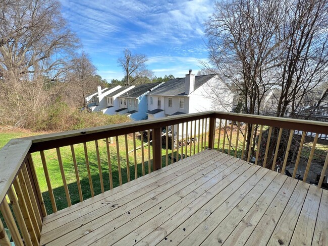 Building Photo - 3 Bedroom Townhouse Near Downtown Durham