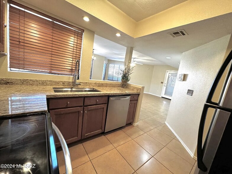 Building Photo - 7255 E Snyder Rd