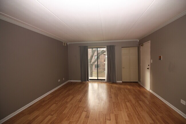 Building Photo - 5406 Chateau Dr