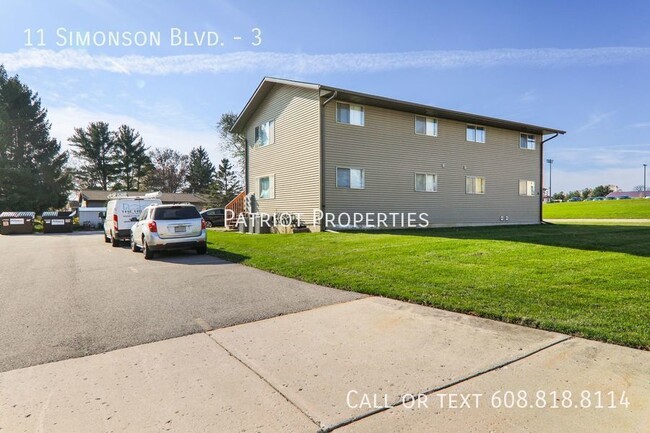 Building Photo - 2 bedroom/ 1 bath apartment in Deerfield, WI