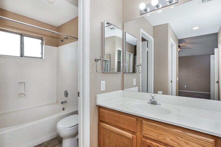 Building Photo - 250 W Juniper Ave