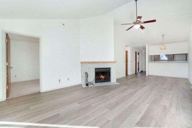 Building Photo - Spacious 2BR/1BA Condo in Central Fort Collins – Available Now!