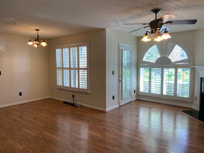 Building Photo - Gorgeous 2BR Somerset Village Condo