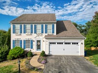 Building Photo - Super Cute 4 bedroom 3 1/2 bath home: Perf...