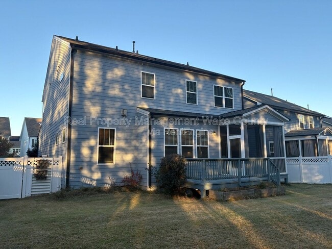 Building Photo - 1664 Highpoint St