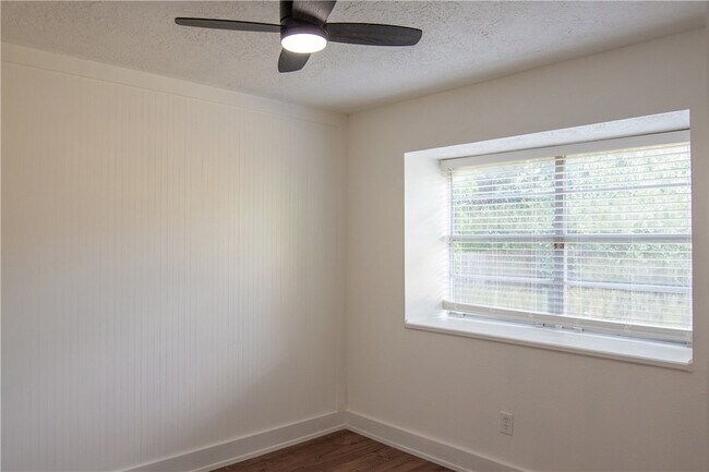 Building Photo - 3213 Heatherwood Dr