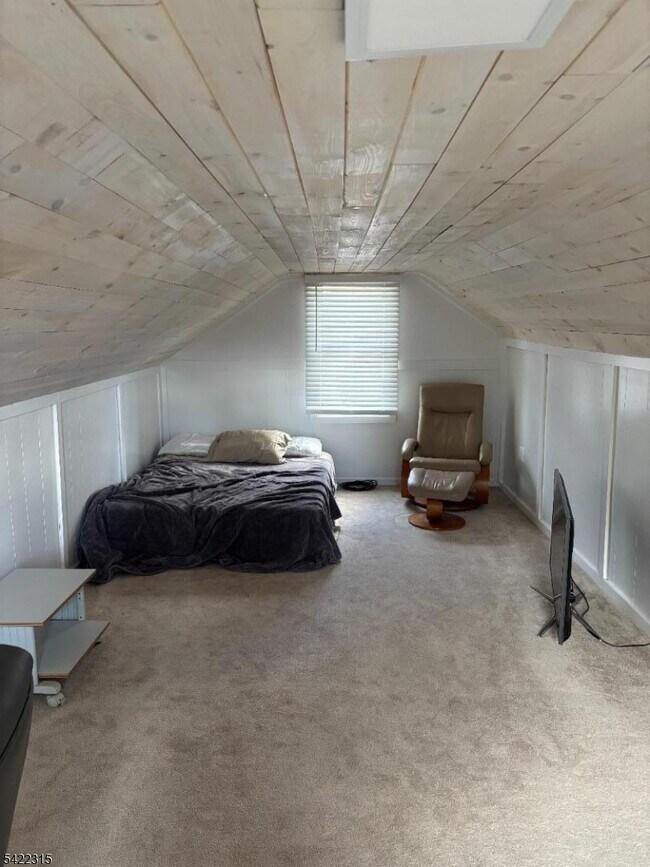 Building Photo - 61 Circle Dr