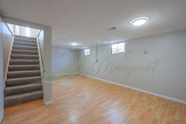 Building Photo - CHARMING TOWNHOME IN LEES SUMMIT!!