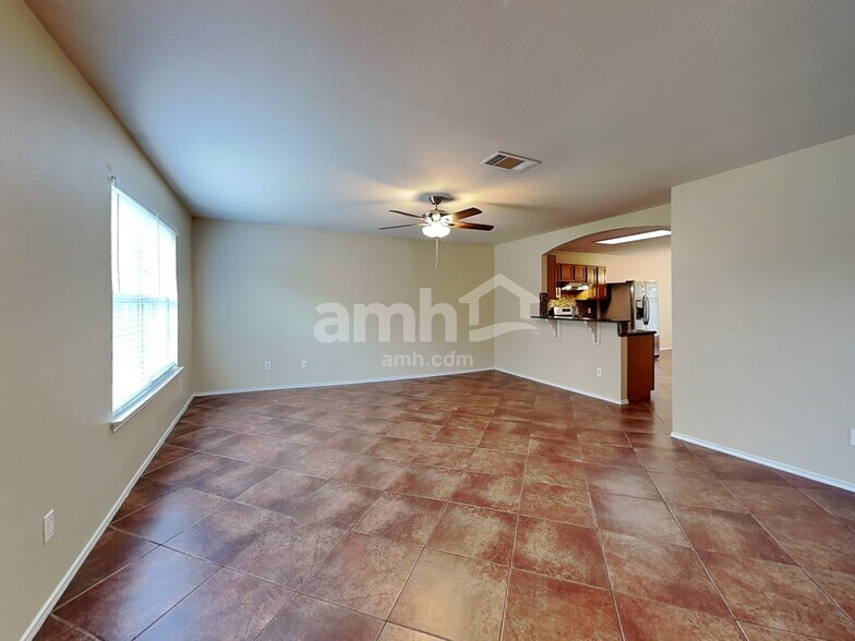 Building Photo - 216 Fall Creek Dr