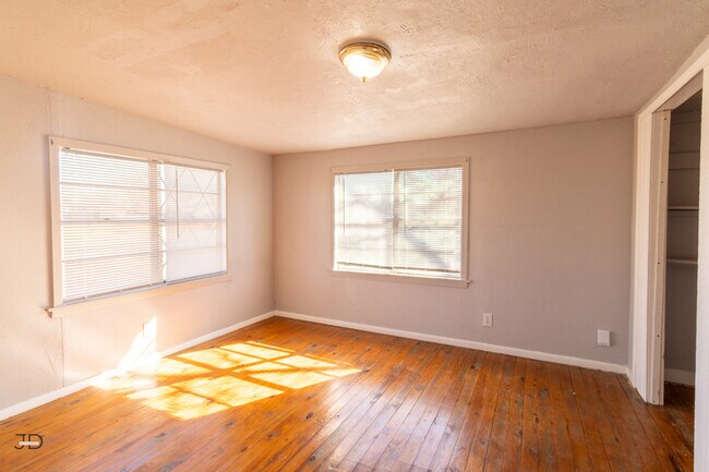 Building Photo - 6745 Southwest Pkwy