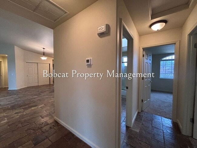 Building Photo - 1054 Camellia Ct