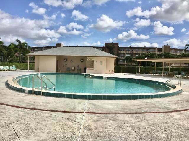 Building Photo - 4014 Newcastle A