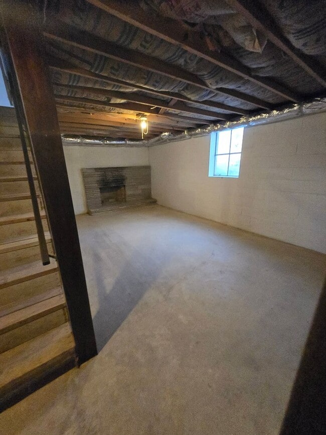 Building Photo - Charming 3-Bedroom, 2-Bathroom Brick Home for Rent