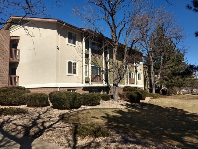 Building Photo - BEAUTIFUL 2 Bed 2 Bath Condo in Boulder-Av...