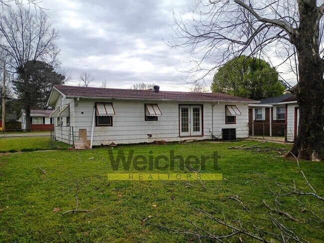 Building Photo - 3BR Home w/ Garage & Fenced Yard