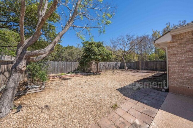 Building Photo - 1435 Bluff Forest