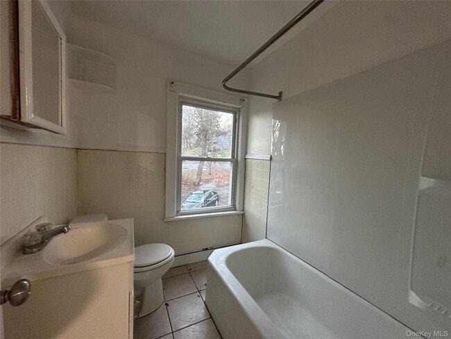 Building Photo - 17 Church St