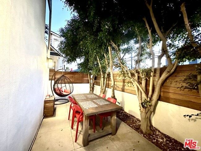 Building Photo - 822 Pacific Ave