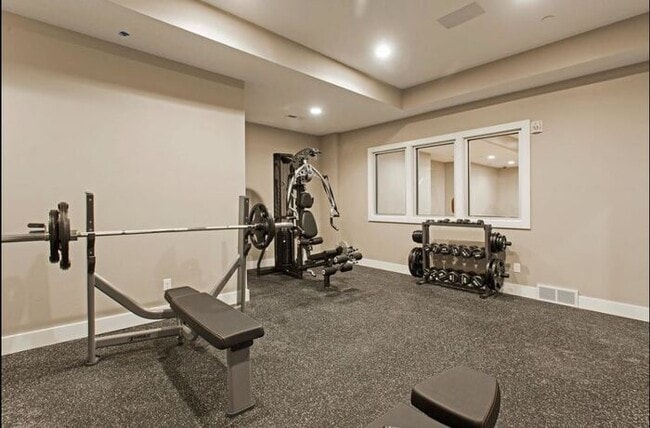 Building Photo - 972 S High Ridge Dr