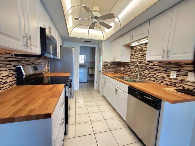 Building Photo - 910 Santa Brigida Ct