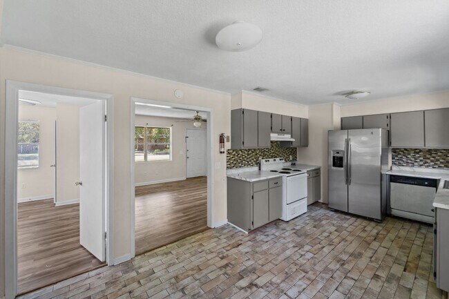 Building Photo - 234 Deerwood Dr
