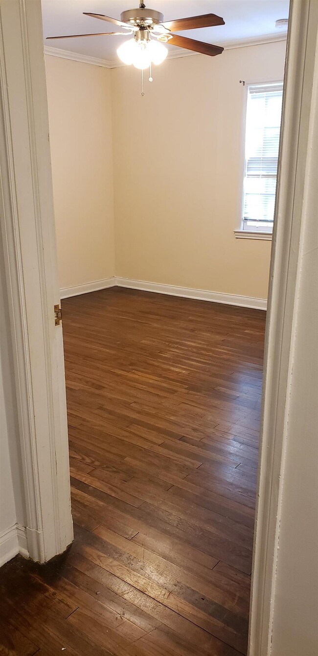 Building Photo - 404 Columbus Dr