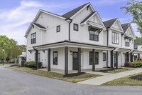 Building Photo - Modern 3 Bedroom Townhome on the Swamp Rab...