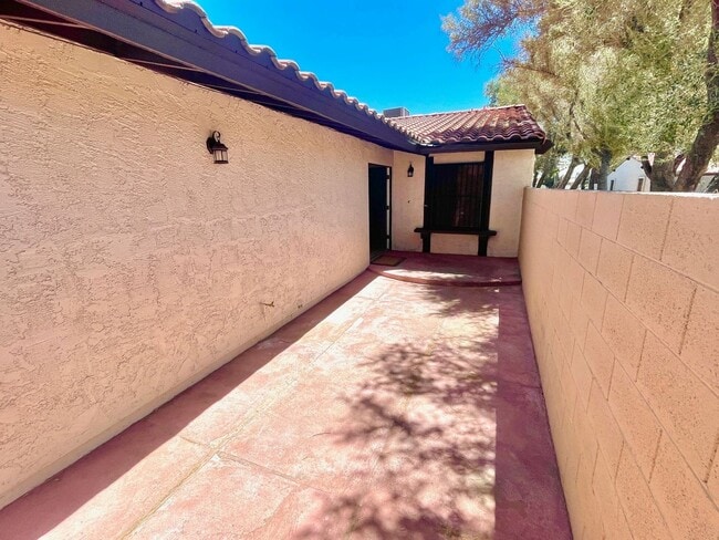 Building Photo - SINGLE STORY!! GATED COMMUNITY!! HIDDEN TR...