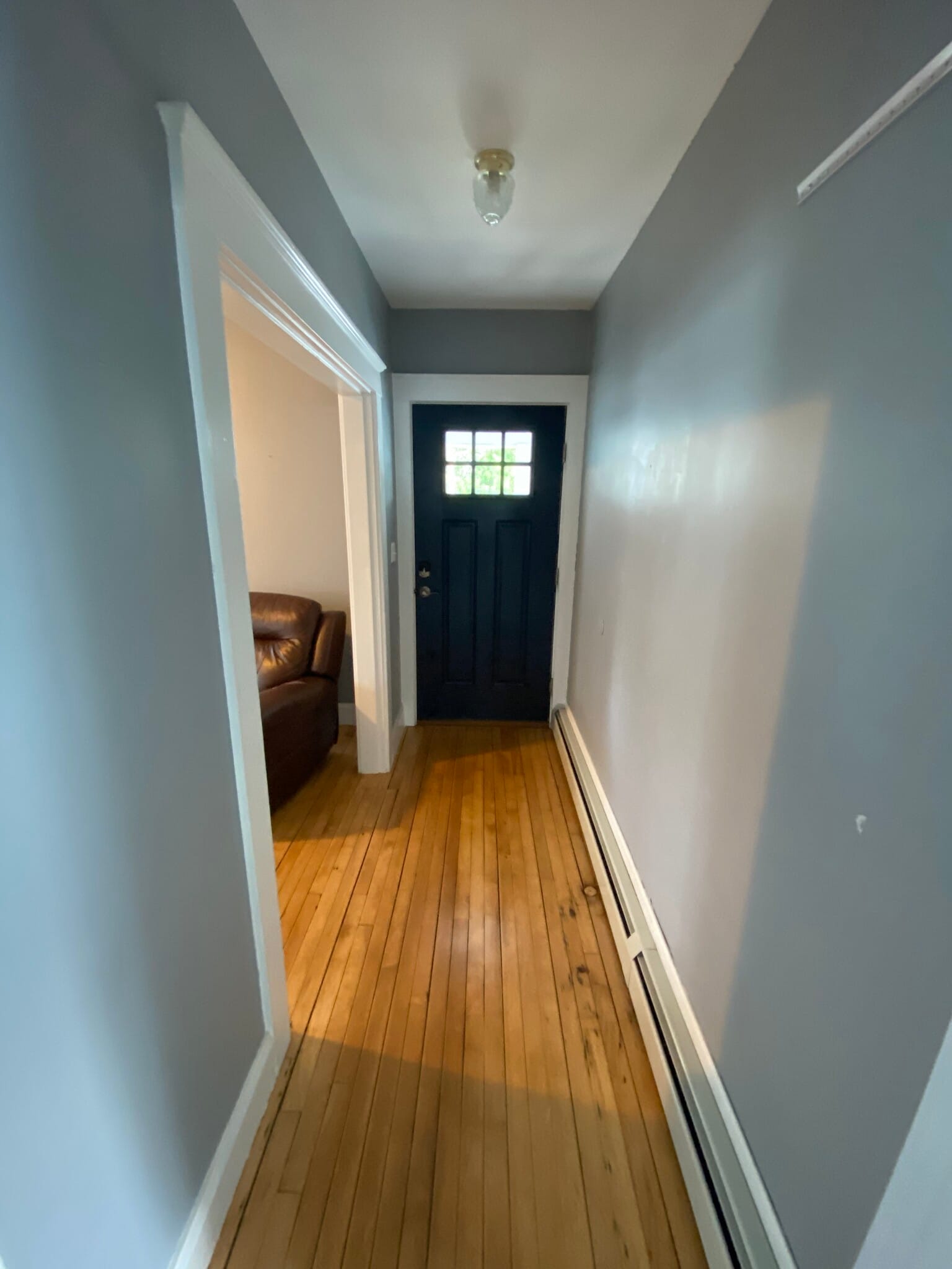Foyer/front door entry - 2 1/2 Courtland St