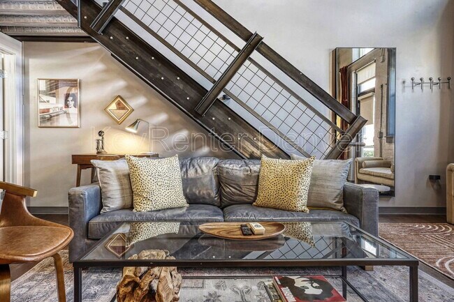 Building Photo - 1111 Osage St