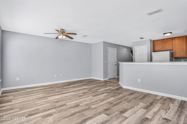 Building Photo - 822 Black Cherry Dr S