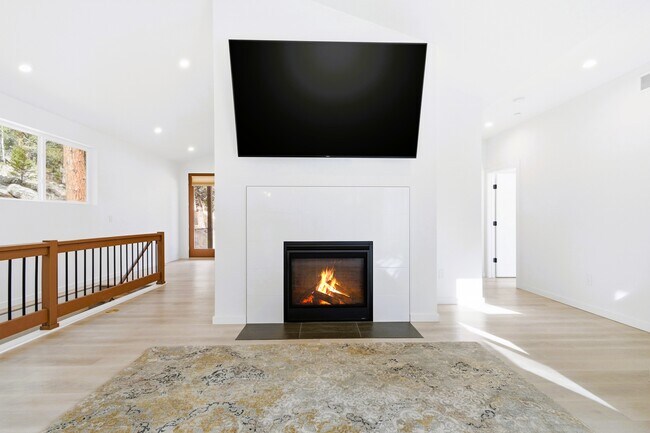 Building Photo - 191 Diamond Dr