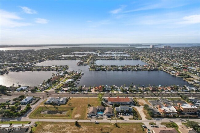 Building Photo - 610 SW 47th Terrace