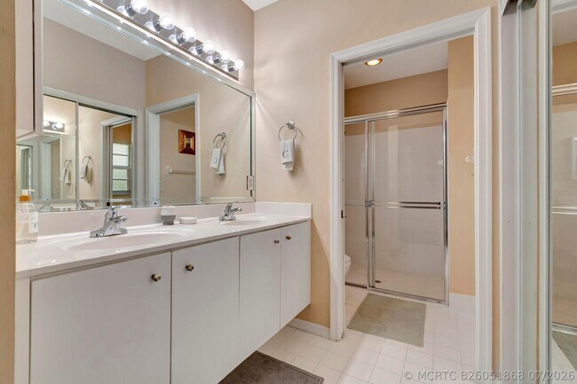 Building Photo - 6129 Heliconia Rd