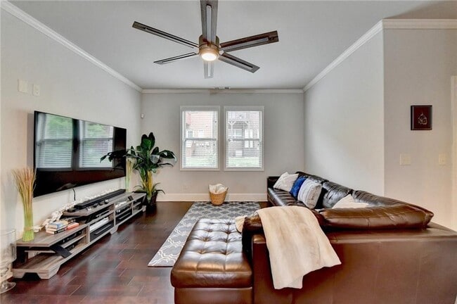 Building Photo - 2185 Mission View Dr NW