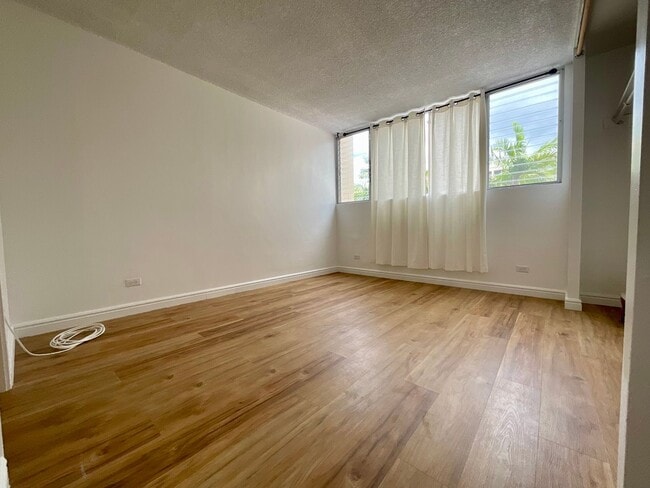 Building Photo - Convenient 2/2/1 with Lanai