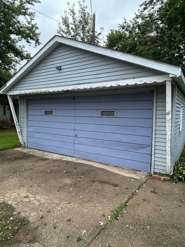 Building Photo - 2510 Grand Blvd