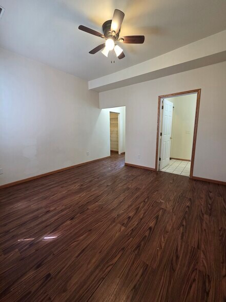 Building Photo - 1020 9th St S