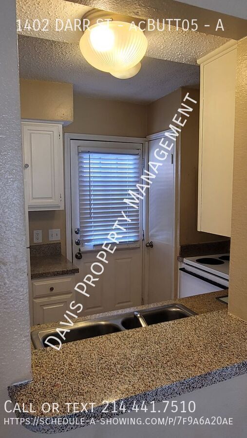 Building Photo - 1402 Darr St