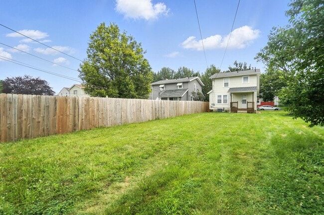 Building Photo - 825 S Terrace Ave