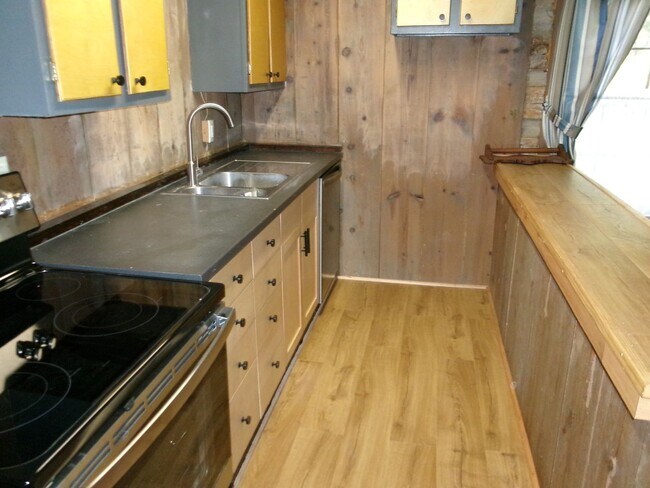 Building Photo - FOR RENT-Rustic log cabin home for RENT in...