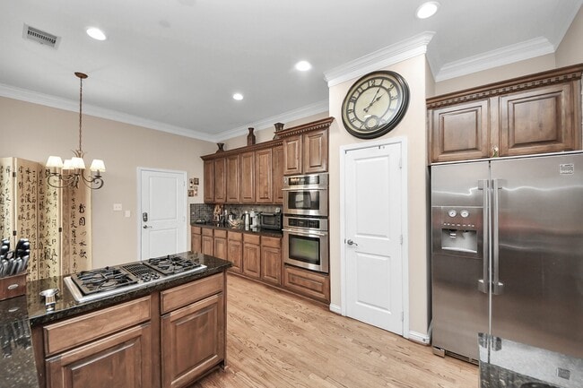 Building Photo - 2414 Driscoll St