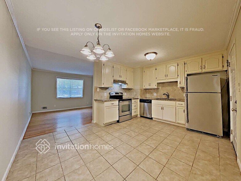 Building Photo - 2462 Lakewood Dr NW