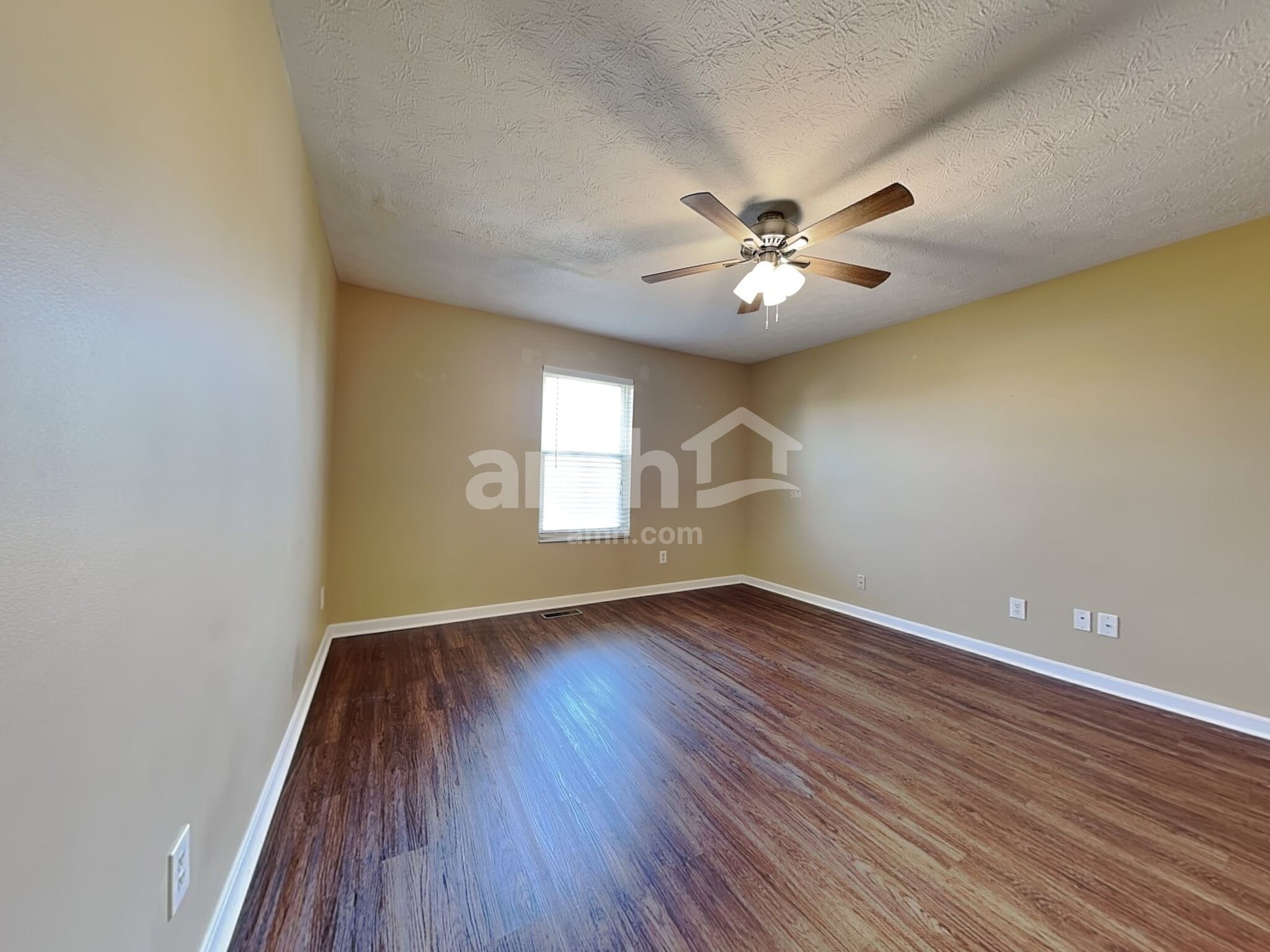 Building Photo - 71 Meadowcrest Dr