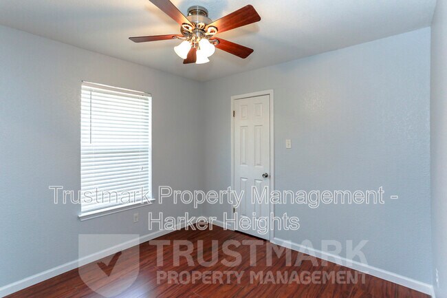 Building Photo - 904 Ballard Dr